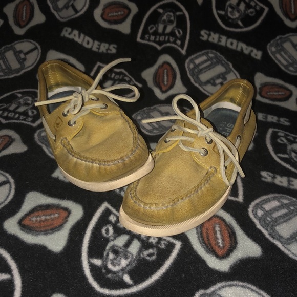 yellow sperry boat shoes